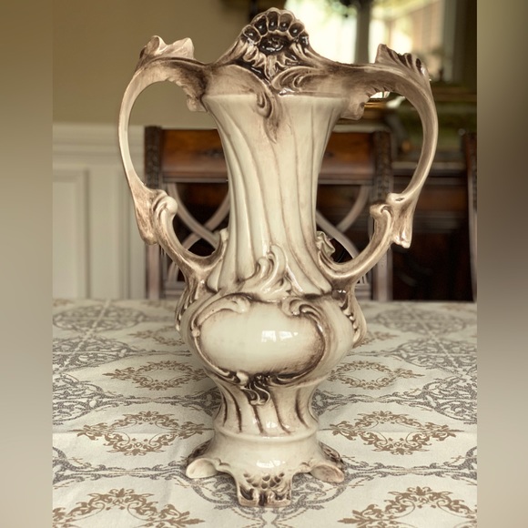 SALE!! Large Handled Capodimonte Vase - Picture 3 of 13